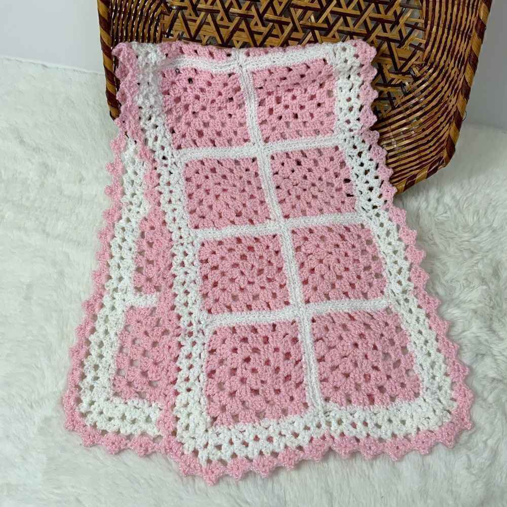 GRANNY SQUARE handmade crochet runner
